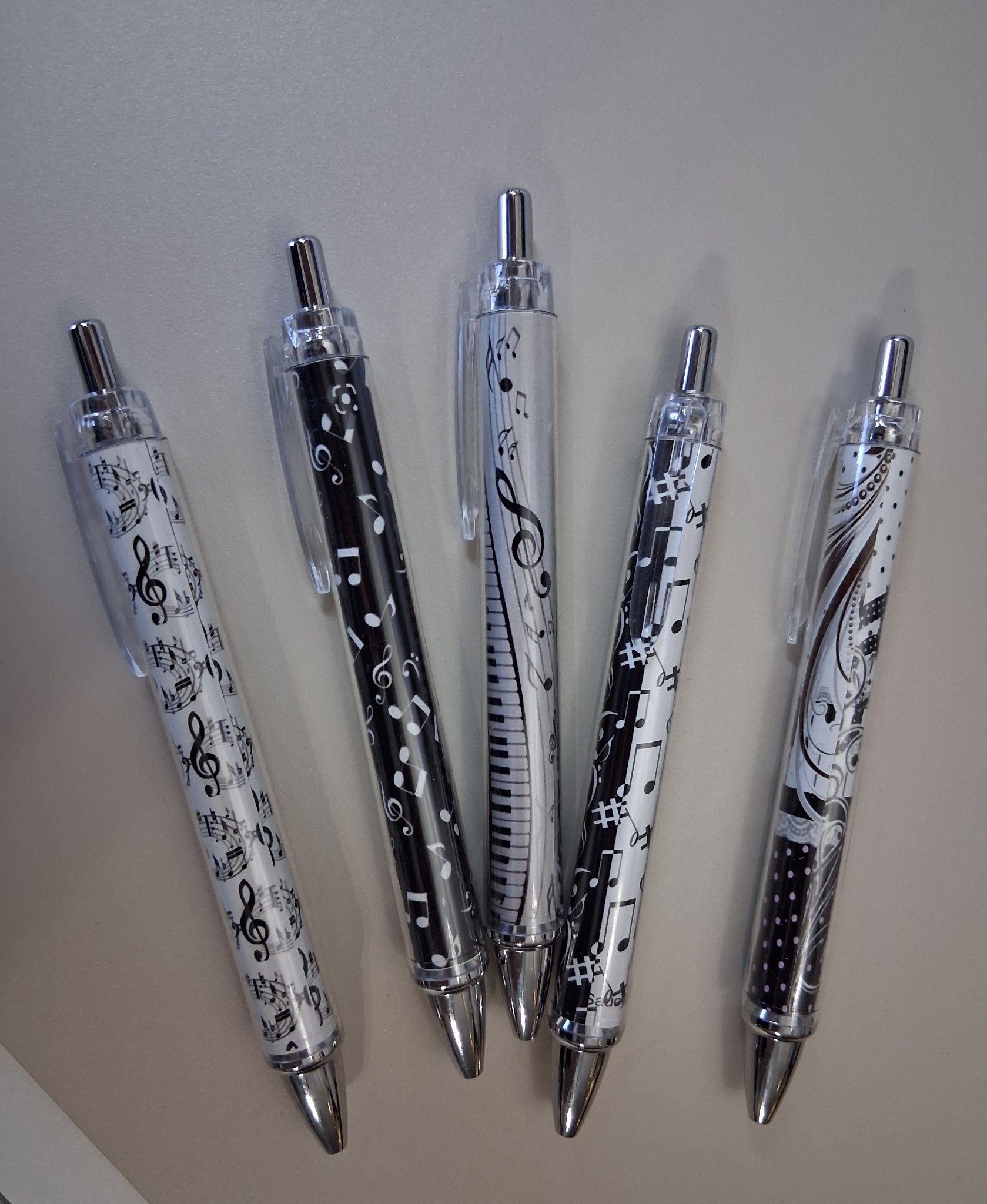 White & Black Musical Symbol Pen with Acrylic Sleeve — INV 7